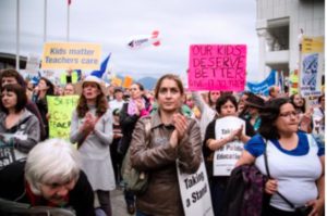 Canada: la Cour suprême entérine le droit de négociation, les enseignant(e)s savourent leur victoire