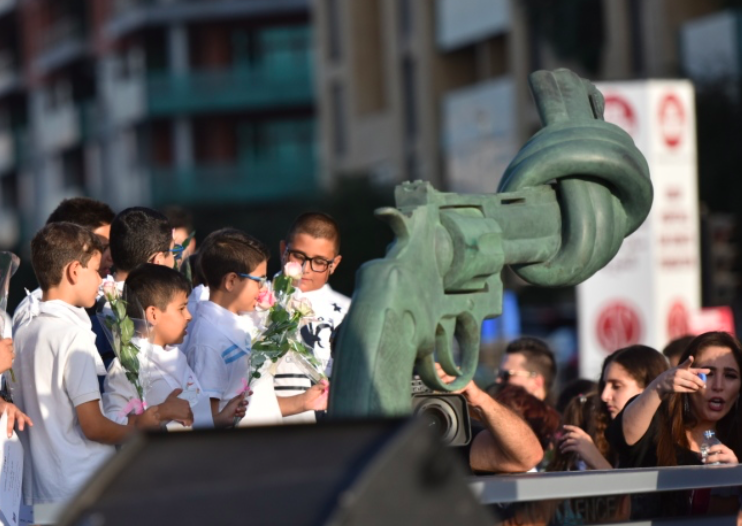 AUNOHR University unveils the “Knotted Gun” Sculpture in Beirut