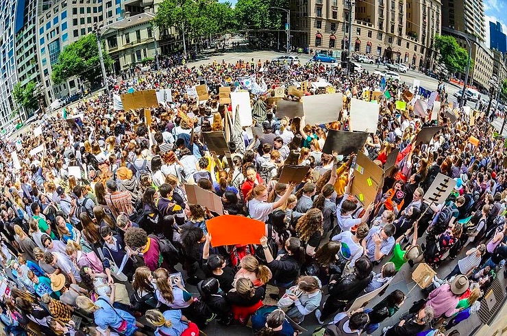 Australia: Thousands of students walk out of school to demand politicians stop dangerous climate change