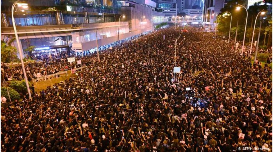 Hong Kong protesters march demanding leader resign