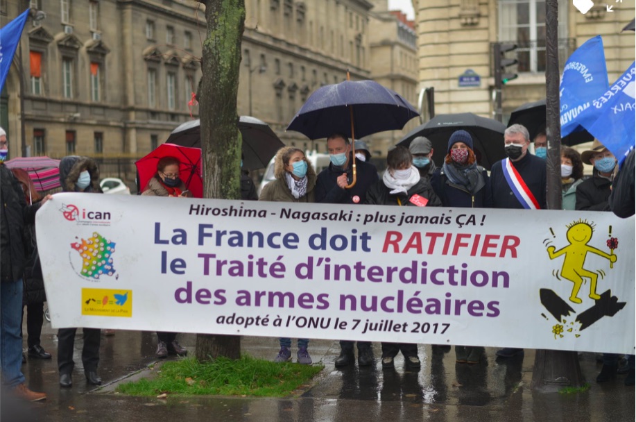 France: On l’a Fait ! Rassemblements devant l’assemblée Nationale et les Ambassades des Pays Nucléarisés