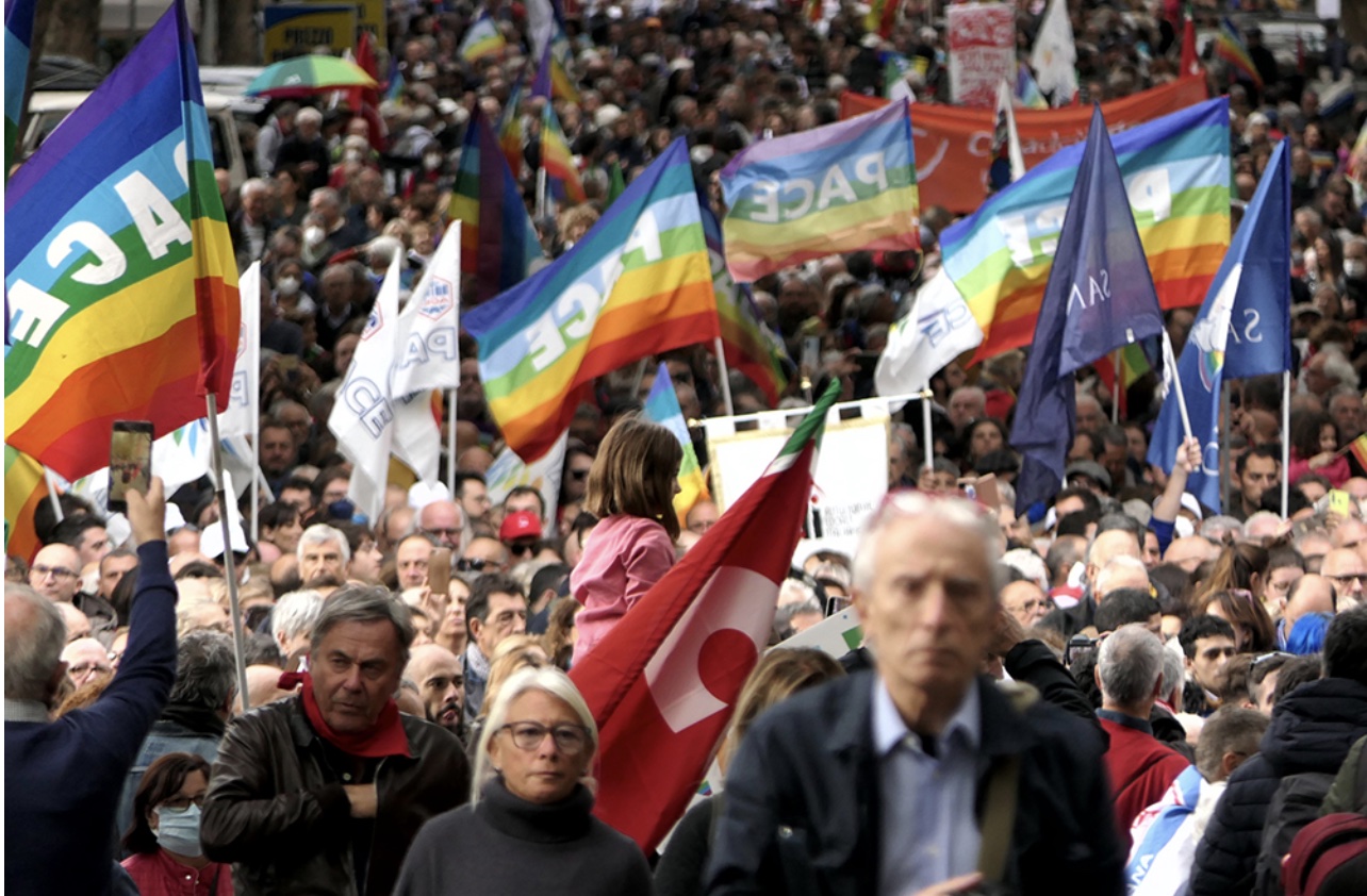Marching for peace in Ukraine: thousands in Rome ask for the peaceful resolution of the war